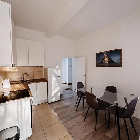 Old Town Oasis Apartament