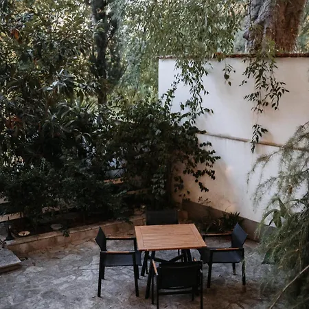 Old Town Oasis *